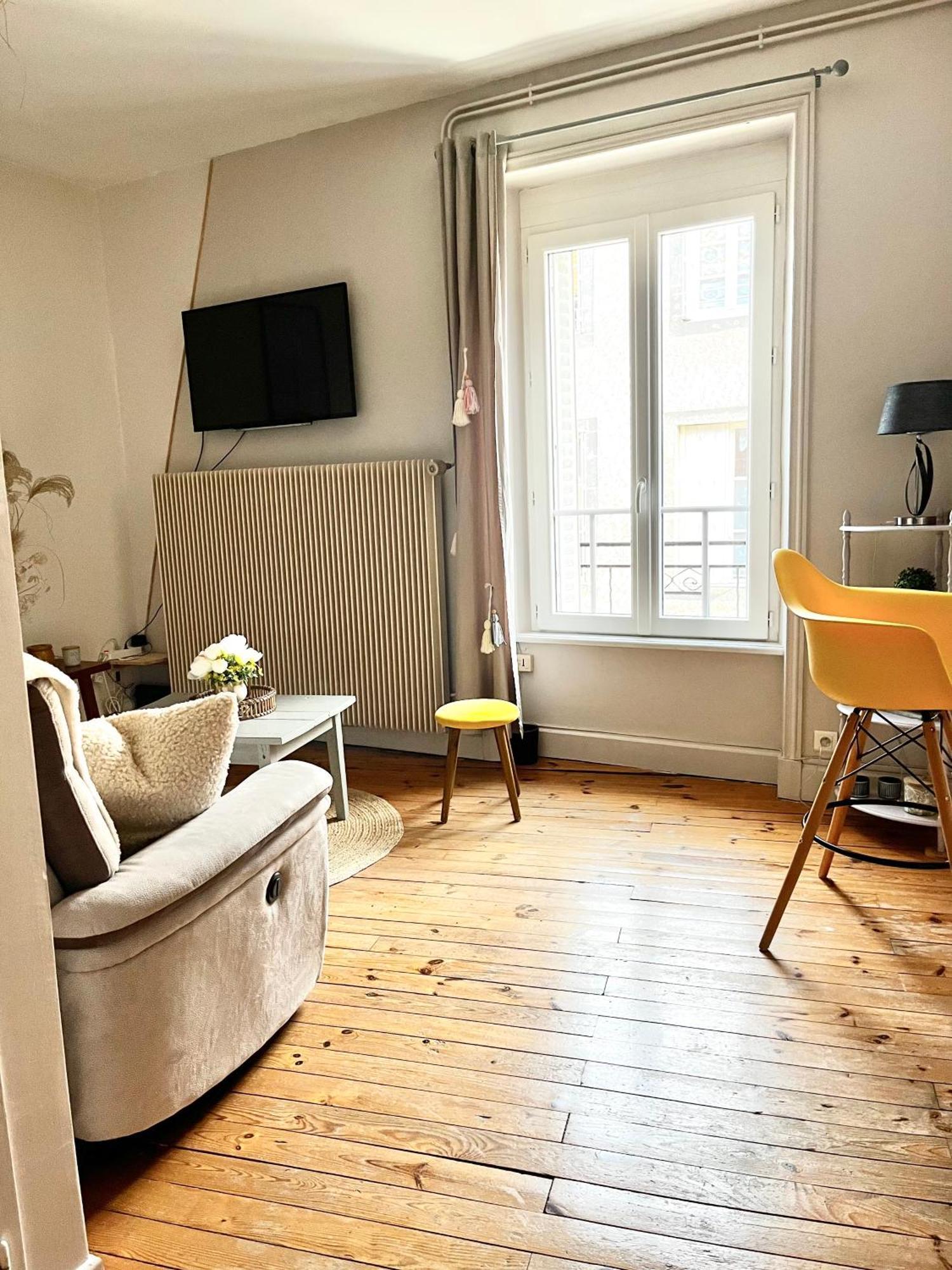 Appartement Cosy En Ville Haute Saint-Flour  Exteriör bild